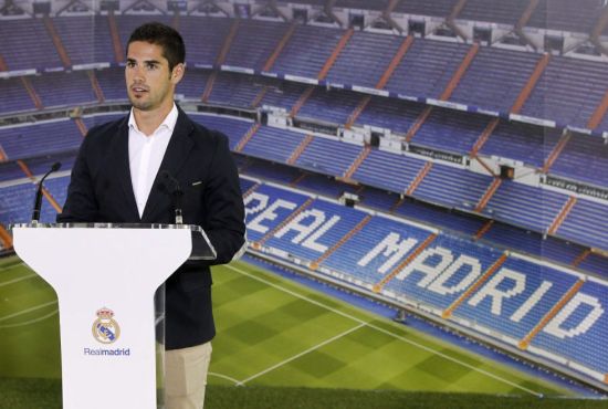 约基奇首节85.7%命中率砍16分，掘金手握15分领先（约基奇首节命中率85.7%轰下16分，掘金取得15分领先）