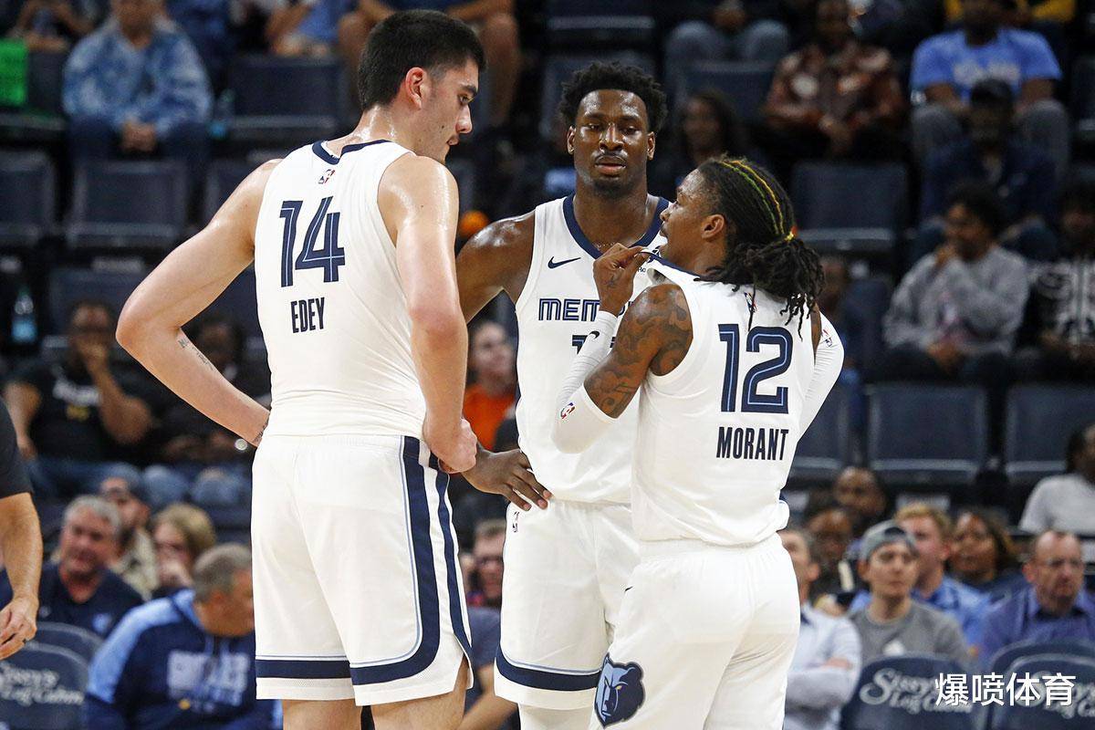 篮球湖人球员场上表现赢得媒体好评（湖人球员赛场发挥获媒体赞誉）