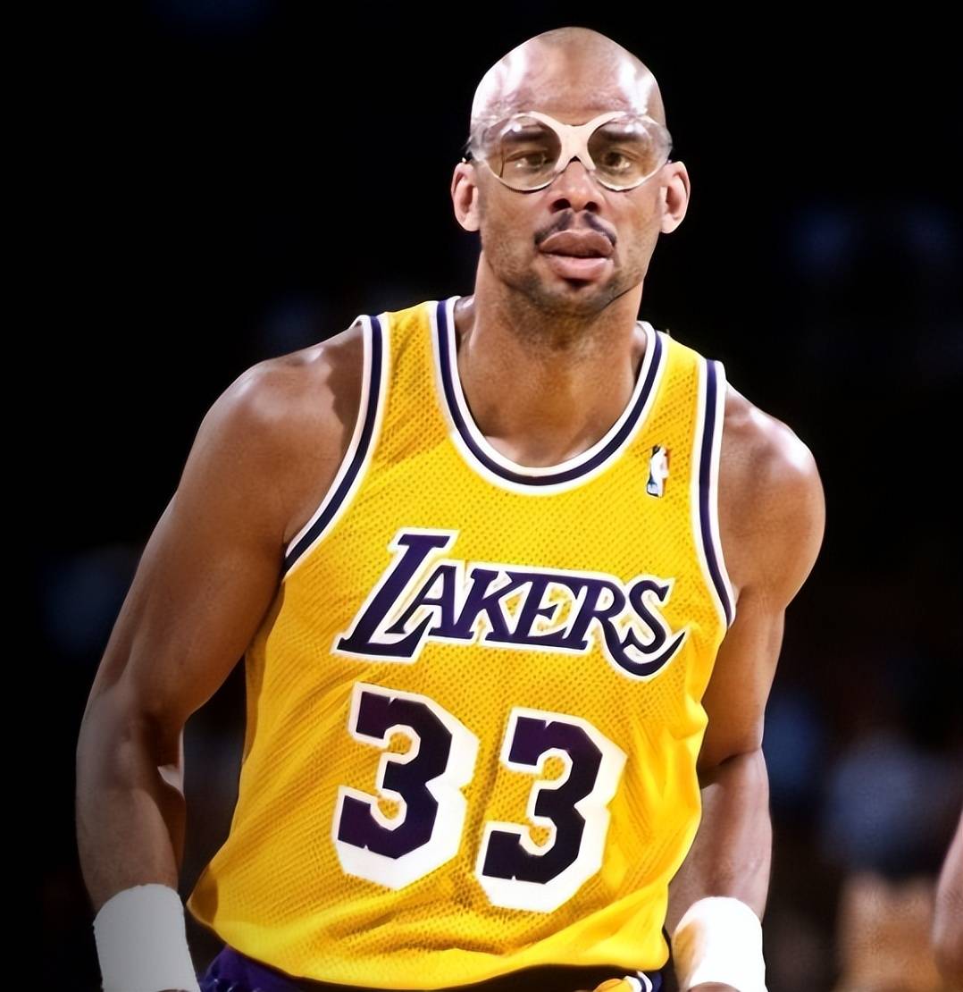 英媒：如果斯洛特下课，利物浦可能让杰拉德担任临时主帅（英媒：若斯洛特遭解雇，利物浦或请杰拉德担任代理主帅）