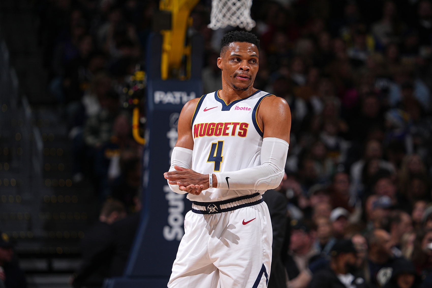 英媒：热刺有意罗德里戈和伊尔迪兹，范德芬是皇马引援目标（英媒称：热刺盯上罗德里戈与伊尔迪兹，皇马将范德芬列为引援目标）