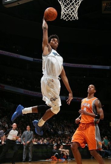 外线不准啊！小卡上半场两分6中6得到12分 三分线外4投0中（手感两极分化！小卡半场两分6中6拿12分，三分4投全失）