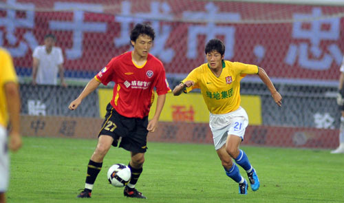 CBA杯“山东德比”裁判频繁纵容大动作引热议！媒体人质疑不作为（CBA杯山东德比争议升级：裁判被指放任大动作，媒体人质疑不作为）