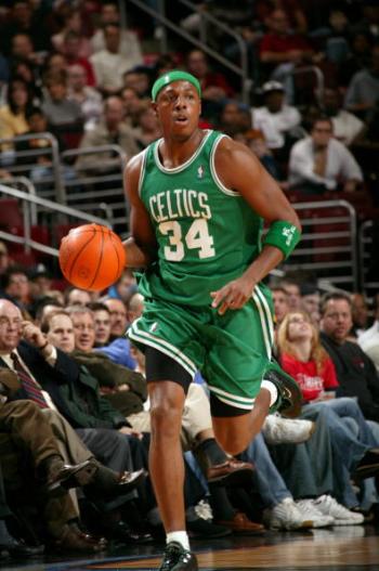 重回主场，厦门银行队对即将到来的比赛充满了信心与决心。（主场归来，厦门银行队信心十足迎战在即）