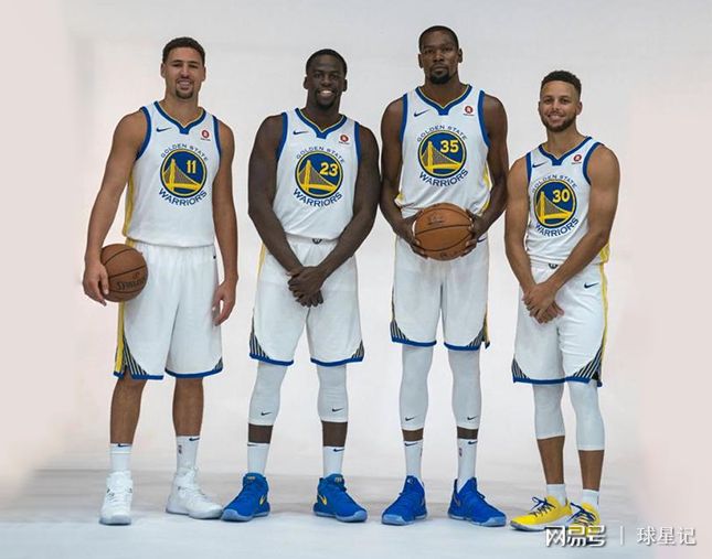 北京时间12月12日凌晨01：45，欧联杯联赛阶段将迎来一场处境迥异的对决。（北京时间12月12日凌晨1：45，欧联杯联赛阶段将上演一场境遇悬殊的较量）