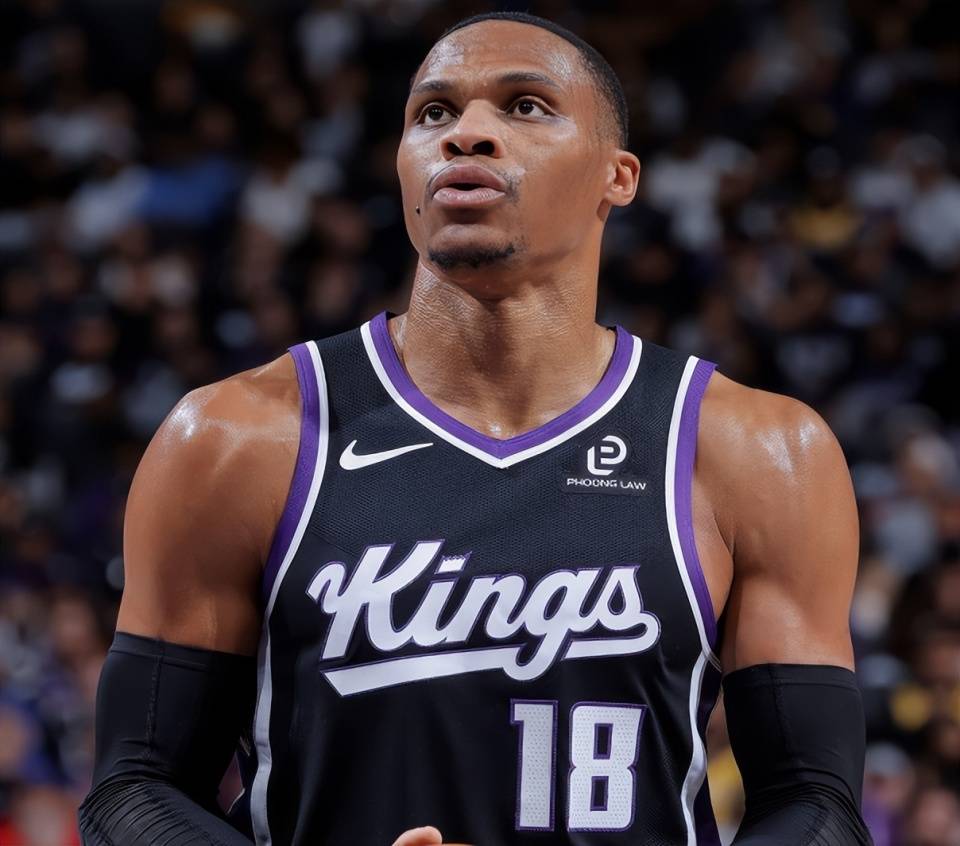 世体：拉菲尼亚王者归来，成为巴萨队内精神与战术双重领袖（世体：拉菲尼亚强势回归，扛起巴萨精神与战术双重大旗）