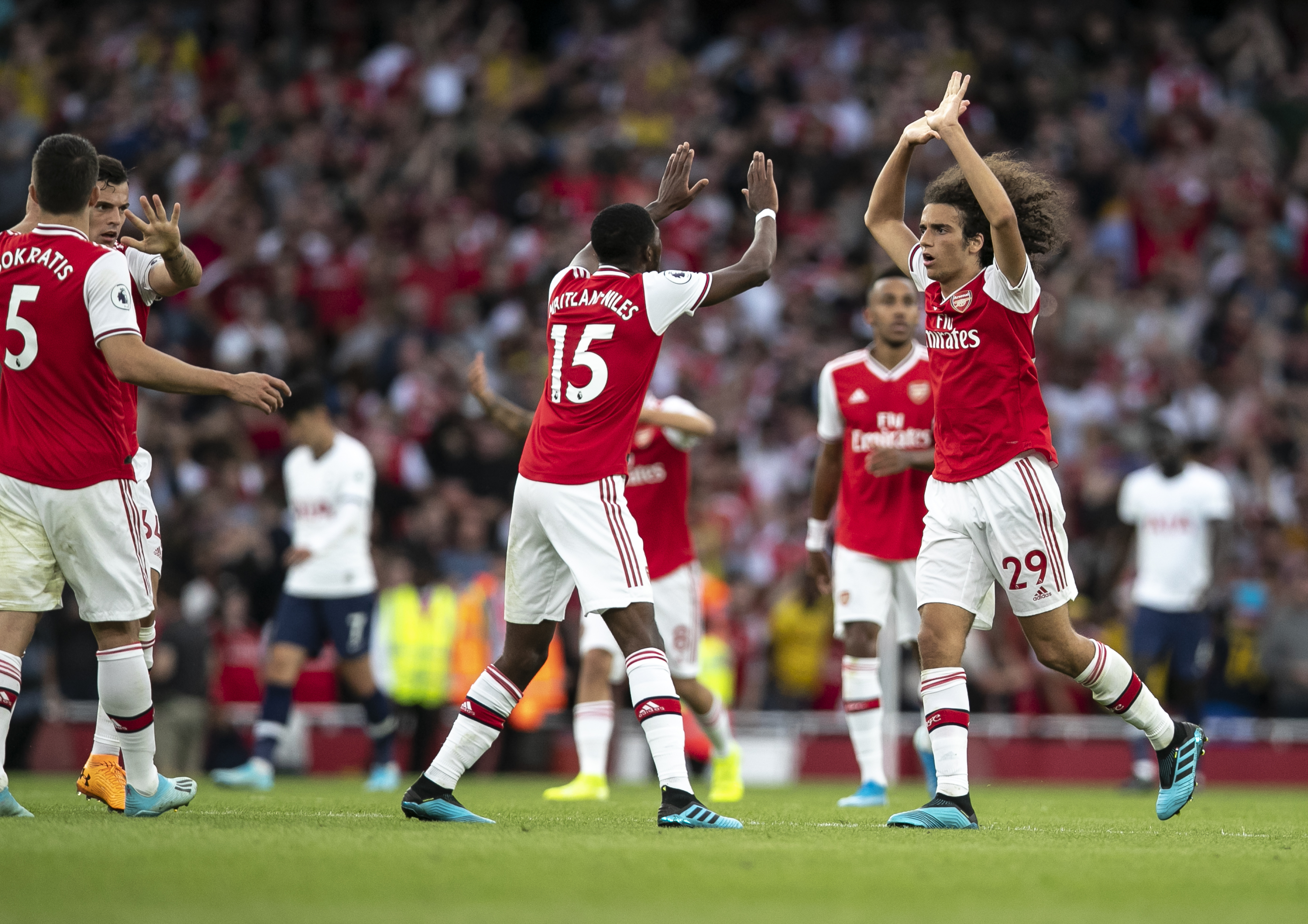 恩德里克的父亲指向皇家马德里：巴西新星的困境与出路（父亲将矛头指向皇马：巴西新星恩德里克的瓶颈与破局）