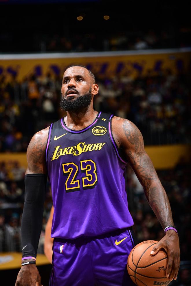 英超战报：梅里诺传射，萨卡建功，阿森纳2-0布伦特福德（英超：梅里诺传射+萨卡破门，阿森纳2-0力克布伦特福德）