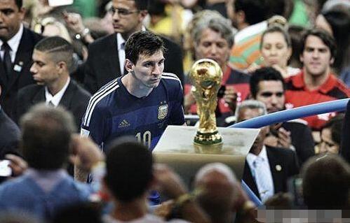 斯科特：佩德里是我最喜欢的球员之一；我更喜欢踢8号位（斯科特：佩德里是我心仪球员之一，更偏爱踢8号位）