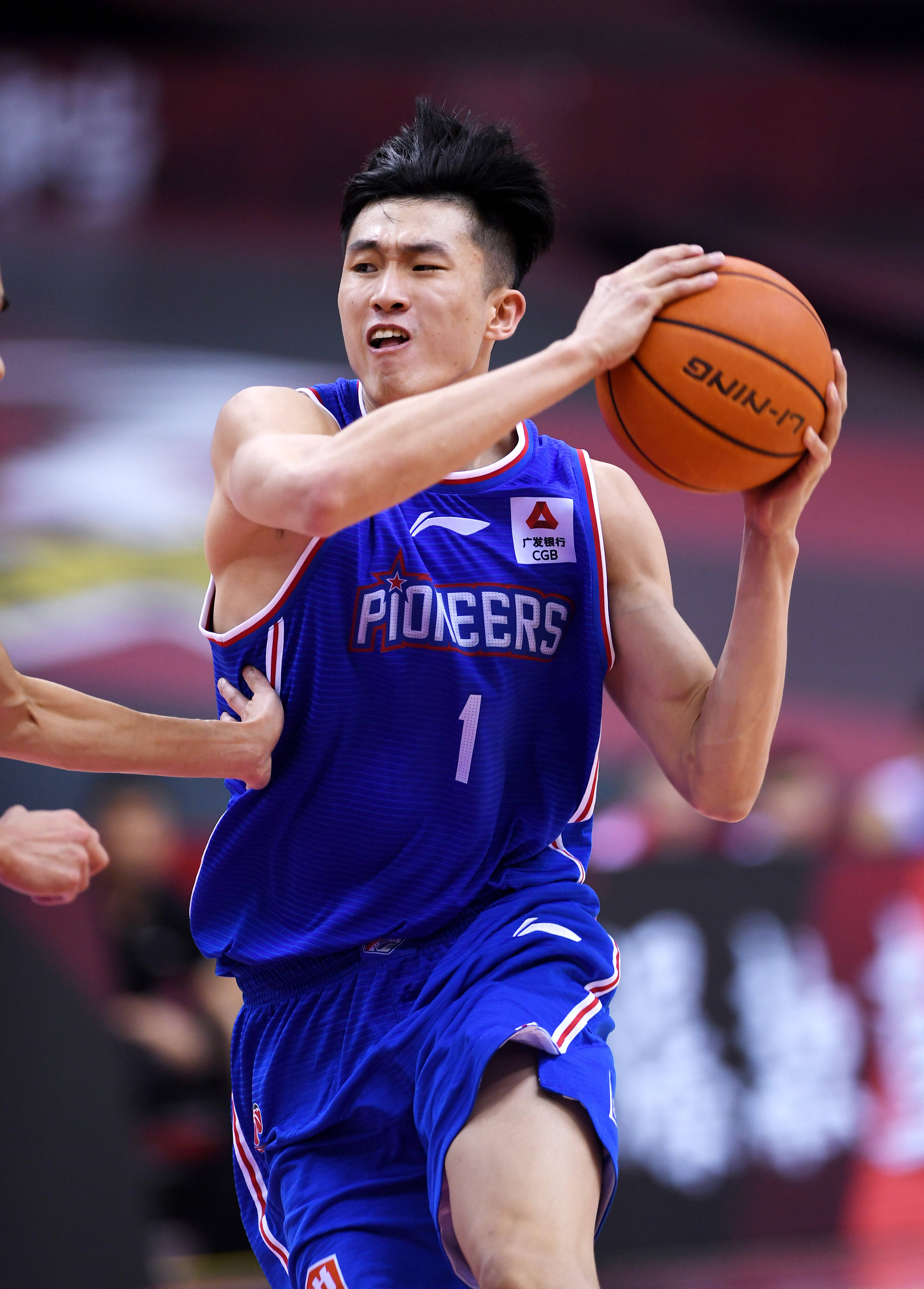 五冠加身！国安3-0击败河南夺得队史第5座足协杯冠军（国安3-0完胜河南，斩获队史第5座足协杯）