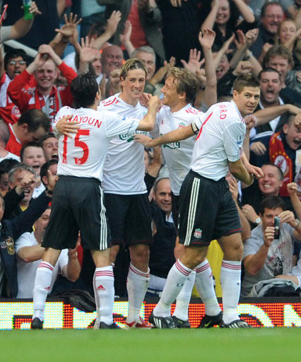 今日NBA圣诞大战共5场比赛全部战罢，快来看看有哪些球员贡献了精彩表现吧！（五场NBA圣诞大战落下帷幕，快来盘点球员高光表现！）