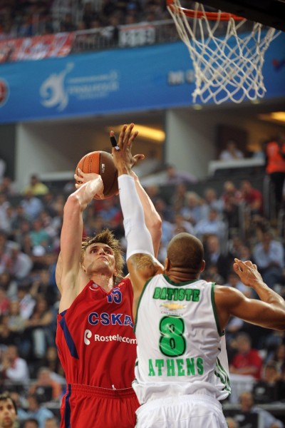 中超比赛亮点：上海海港2-1取胜山东泰山,（中超战报：上海海港2比1力克山东泰山）