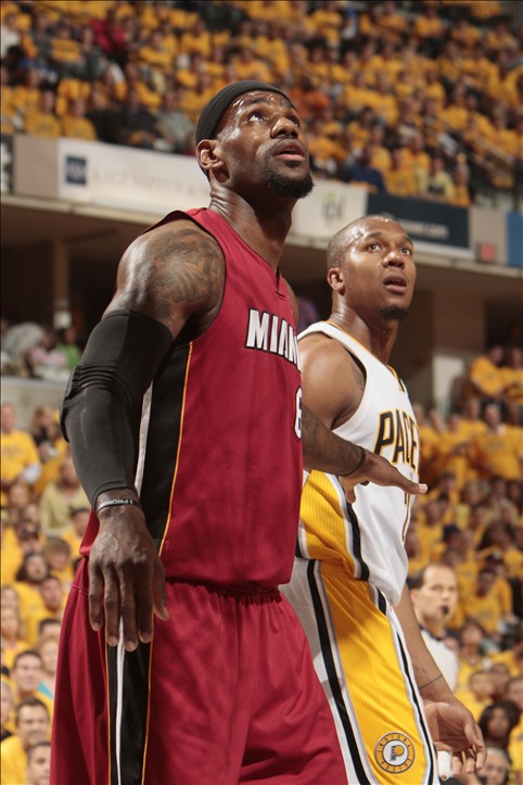 再次打停黄蜂！康宁汉姆抢断反击一条龙 劈扣（再度逼停黄蜂！康宁汉姆抢断一条龙快攻暴扣）