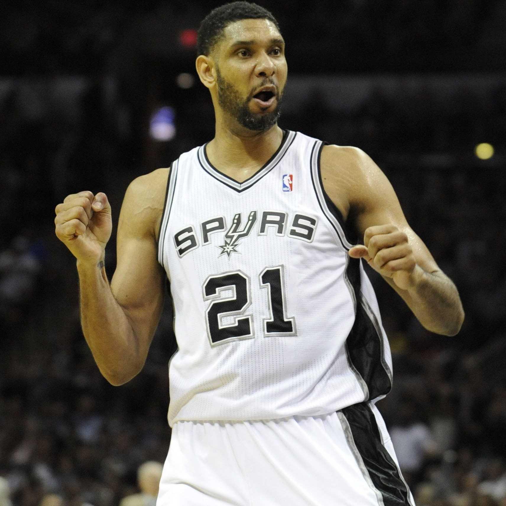 杜兰特成历史上年龄最大单场25+得分&盖帽5+的锋线球员（杜兰特创历史：史上最年长锋线单场斩获25+分并送出5+盖帽）