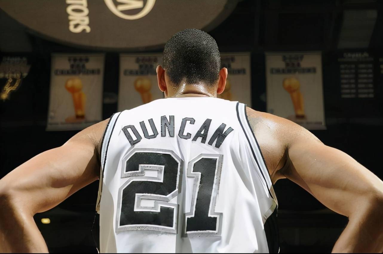 西海岸投资人：盼邵佳一到国足坚持自己打法，球迷要包容他（西海岸投资人：望邵佳一加入国足坚持个人打法，呼吁球迷多包容）