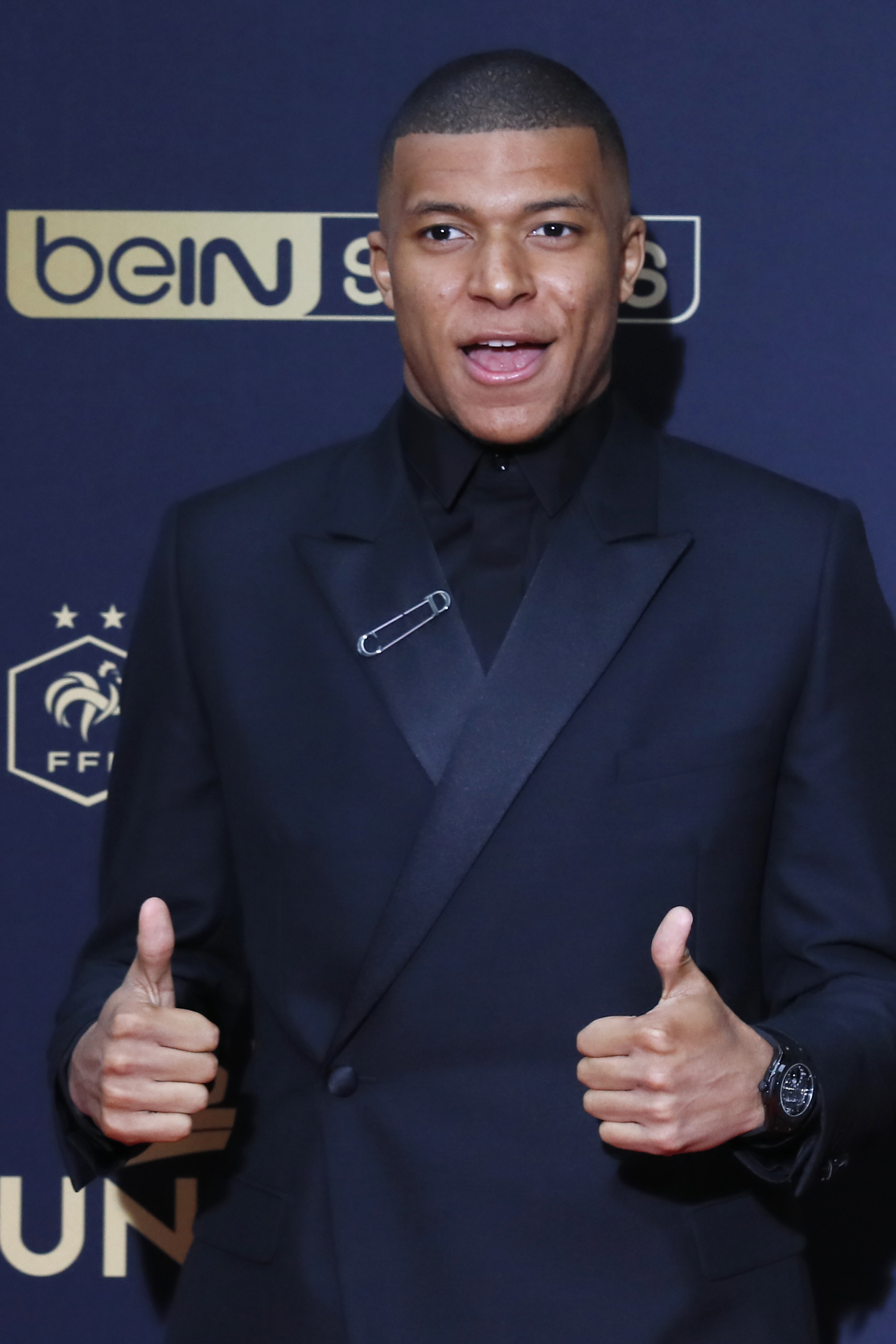 尤文官方：弗朗西斯科-孔塞桑当选队内10月最佳球员（尤文官方：弗朗西斯科-孔塞桑荣膺队内十月最佳球员）