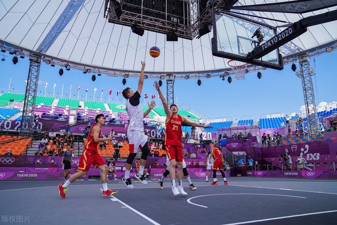 施罗德半场高效得分，展现出色个人能力（施罗德半场高效砍分，彰显卓越个人实力）