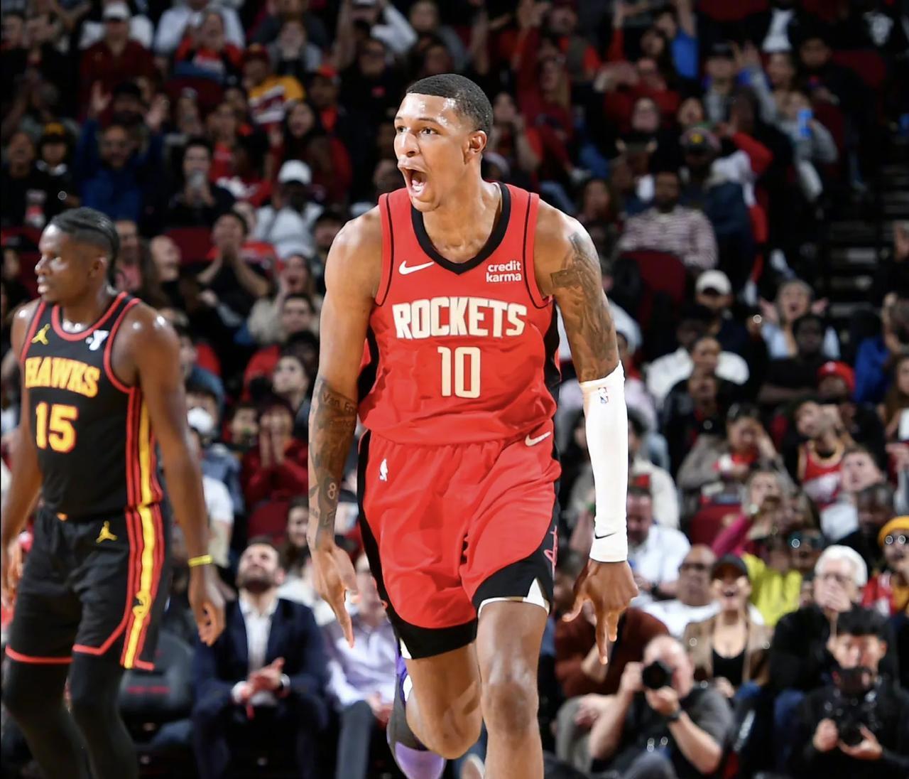 美媒：由于库里缺阵，76人主场最低门票降至8美元（美媒：因库里缺席，76人主场最低票价仅8美元）